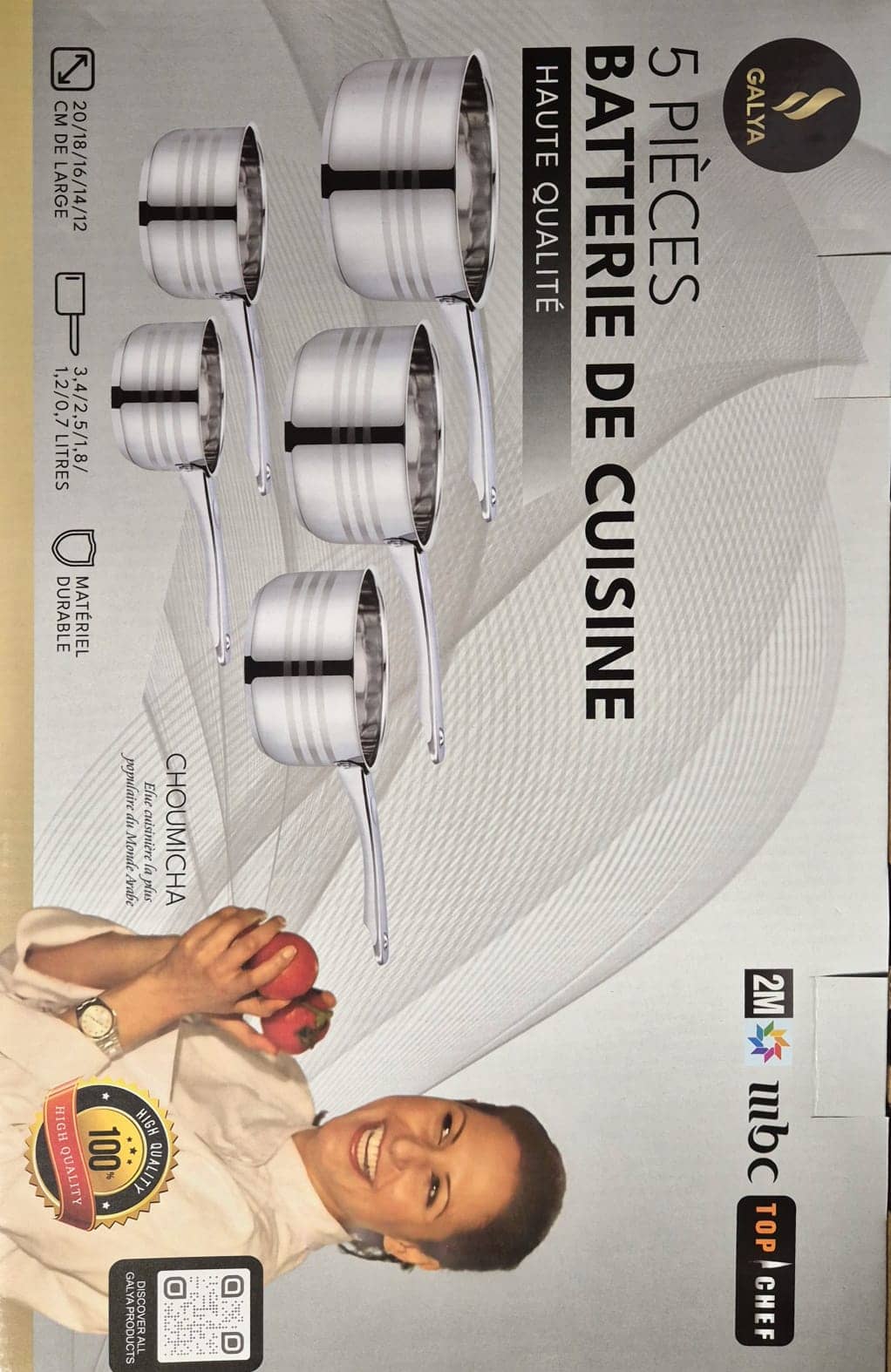 Image d'une boîte de batterie de cuisine Galya de 5 pièces en acier inoxydable avec une femme souriante. — vue 2