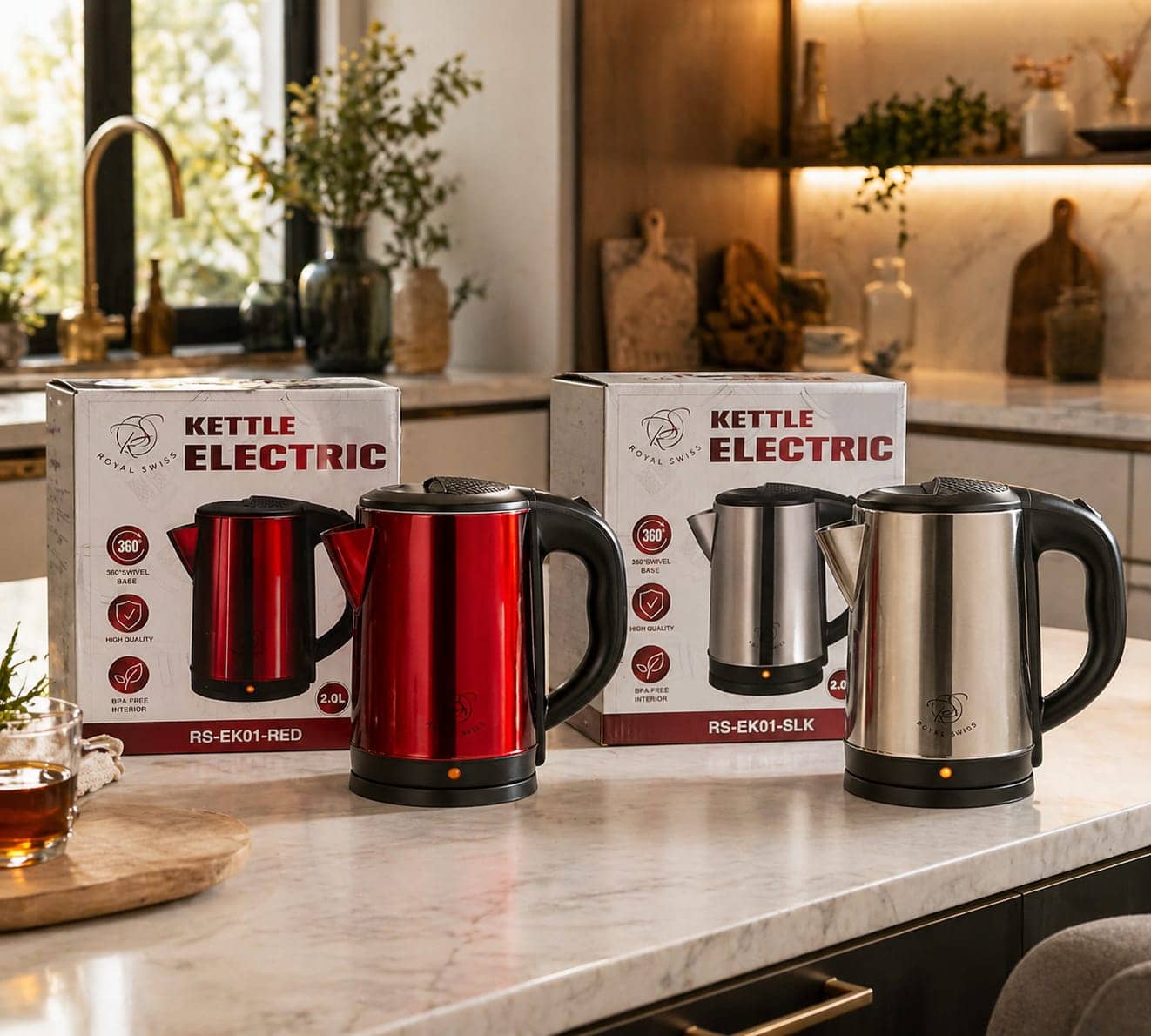 Bouilloire électrique Royal Swiss rouge 1500W 2.0L posée sur un comptoir de cuisine moderne. — vue 1