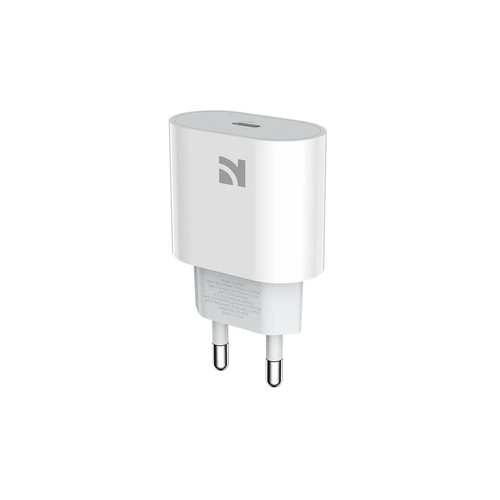 Chargeur mural blanc NCC 20W USB-C avec prise europeenne, presente seul et sur son emballage. — vue 2